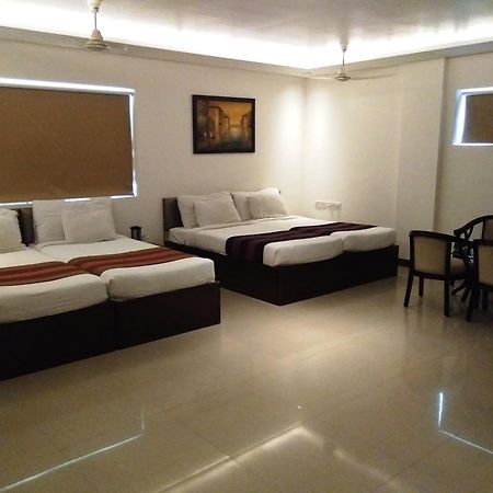 אגרה Hotel Karan Vilas מראה חיצוני תמונה