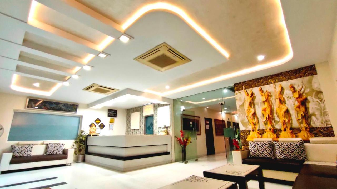 אגרה Hotel Karan Vilas מראה חיצוני תמונה