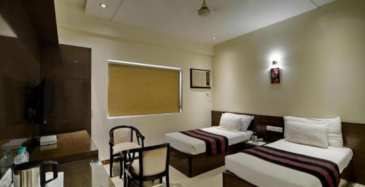 אגרה Hotel Karan Vilas מראה חיצוני תמונה