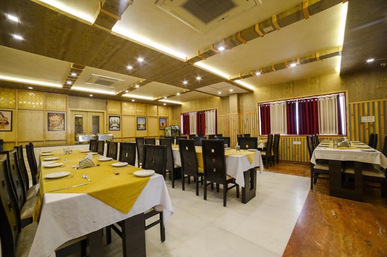 אגרה Hotel Karan Vilas מראה חיצוני תמונה