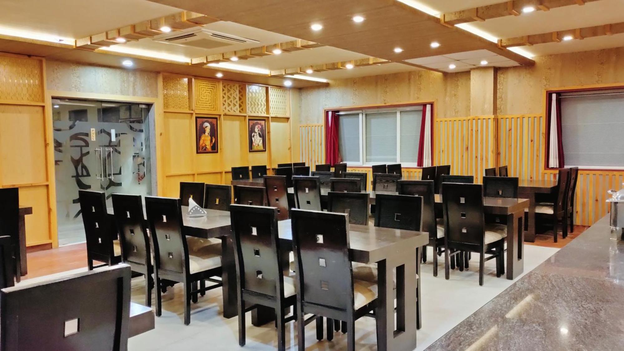 אגרה Hotel Karan Vilas מראה חיצוני תמונה