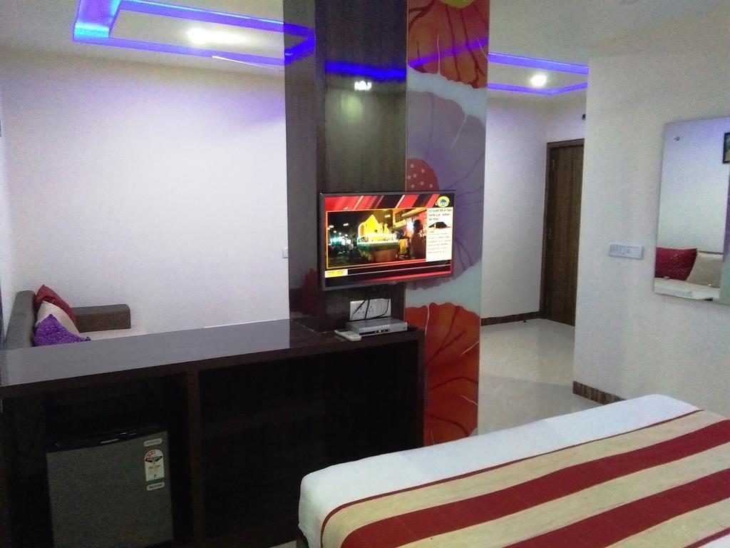 אגרה Hotel Karan Vilas מראה חיצוני תמונה