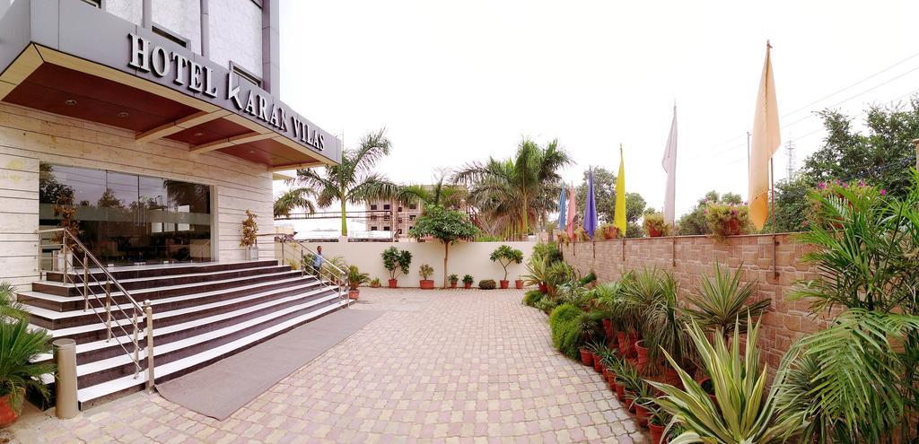 אגרה Hotel Karan Vilas מראה חיצוני תמונה