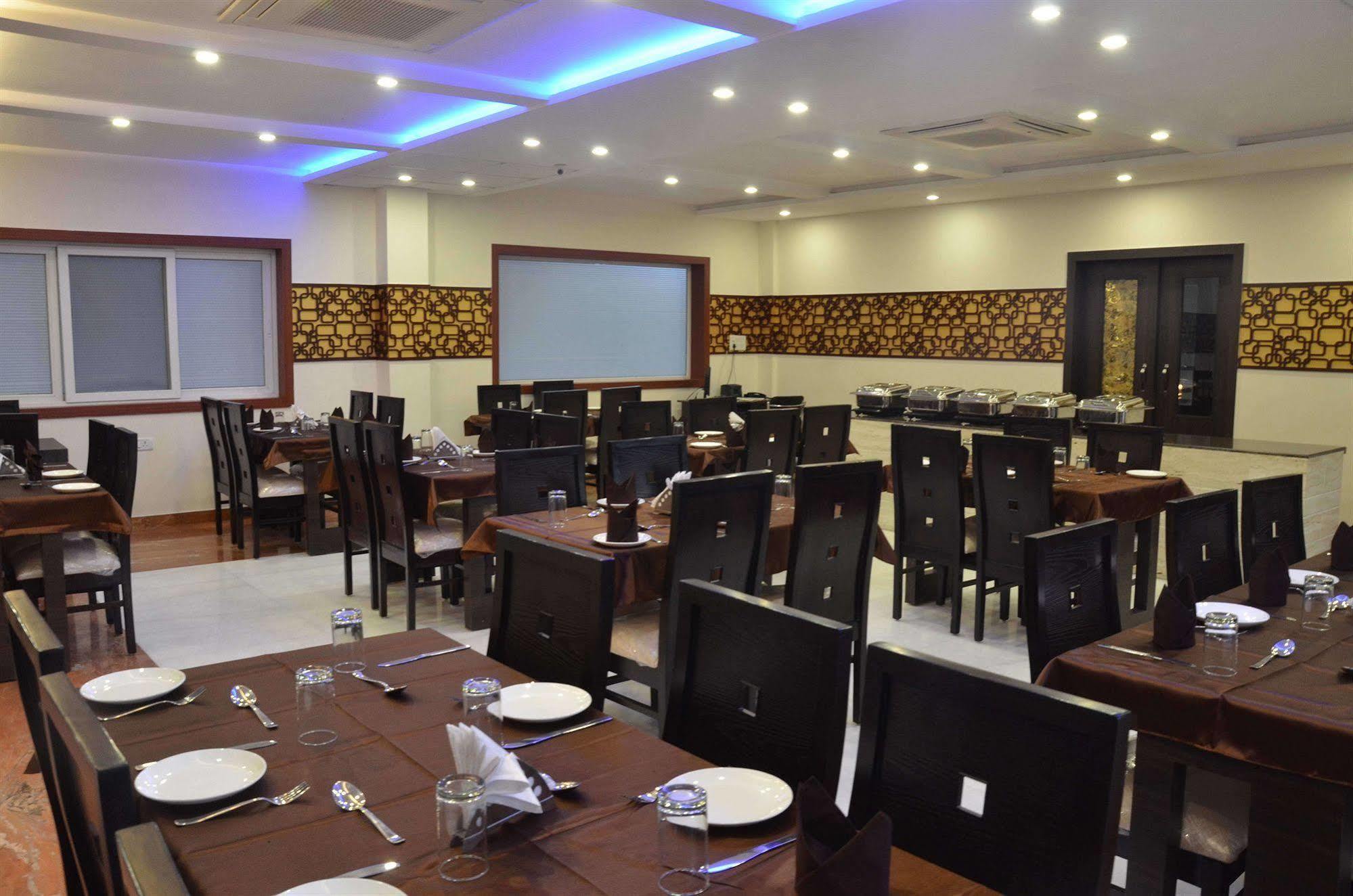 אגרה Hotel Karan Vilas מראה חיצוני תמונה