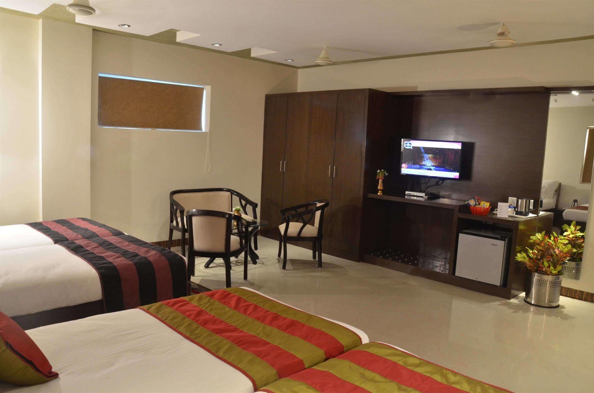 אגרה Hotel Karan Vilas מראה חיצוני תמונה