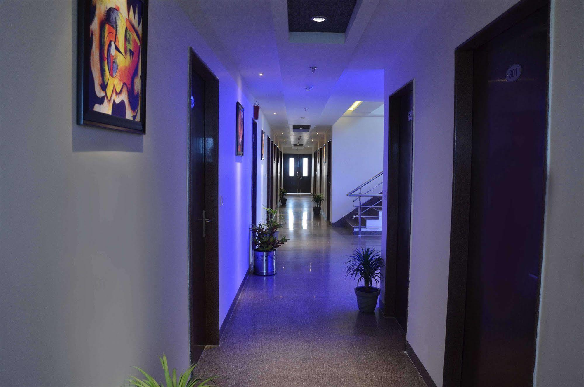אגרה Hotel Karan Vilas מראה חיצוני תמונה