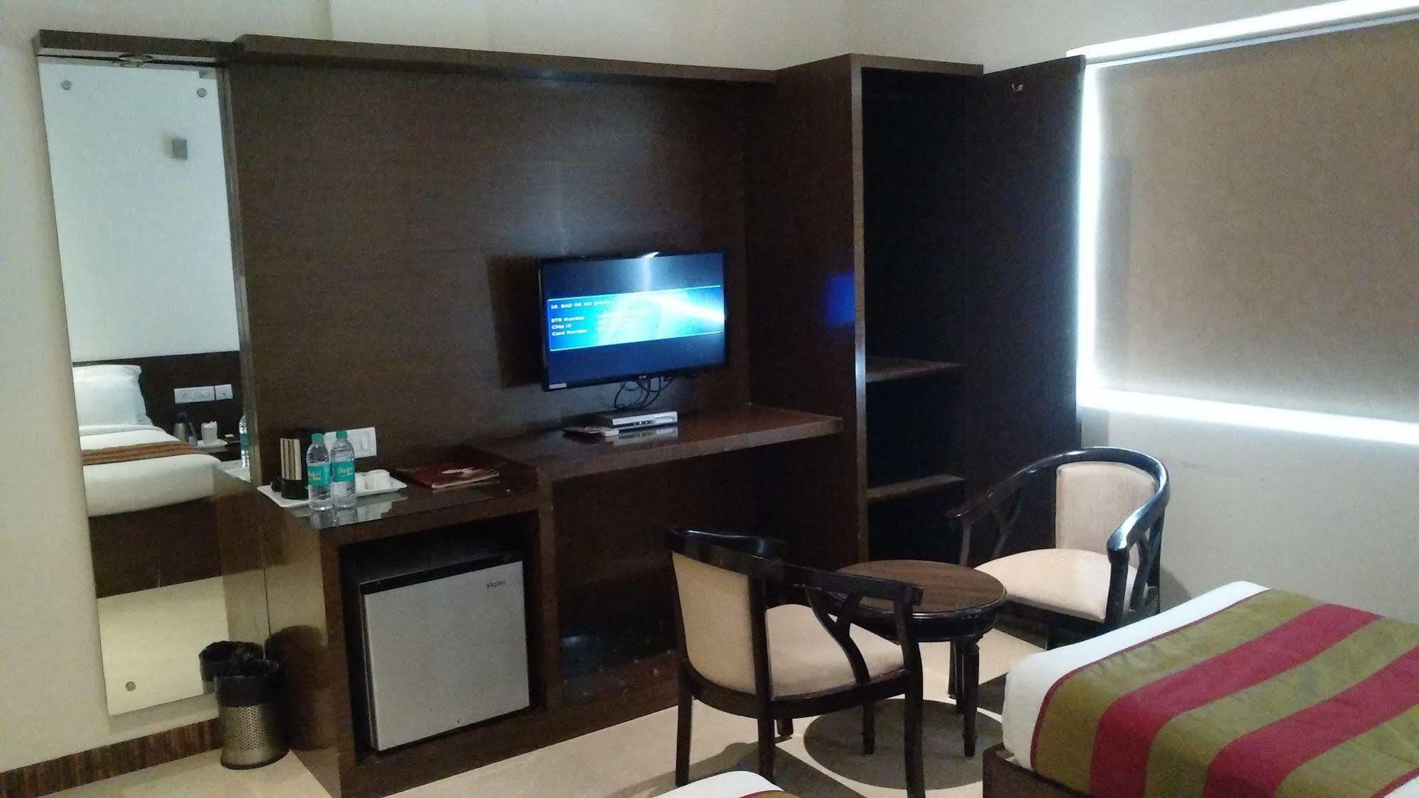 אגרה Hotel Karan Vilas מראה חיצוני תמונה