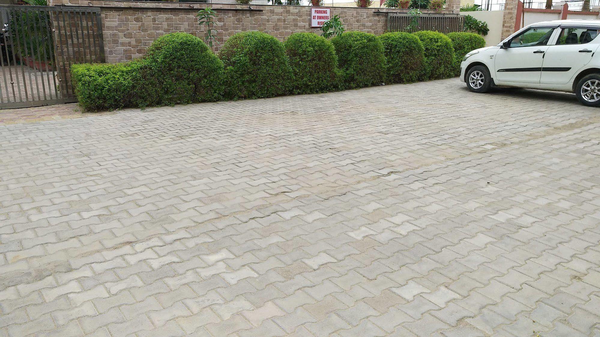 אגרה Hotel Karan Vilas מראה חיצוני תמונה