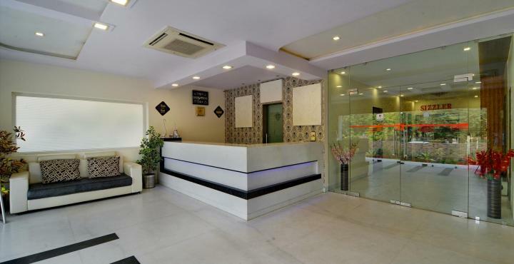אגרה Hotel Karan Vilas מראה חיצוני תמונה